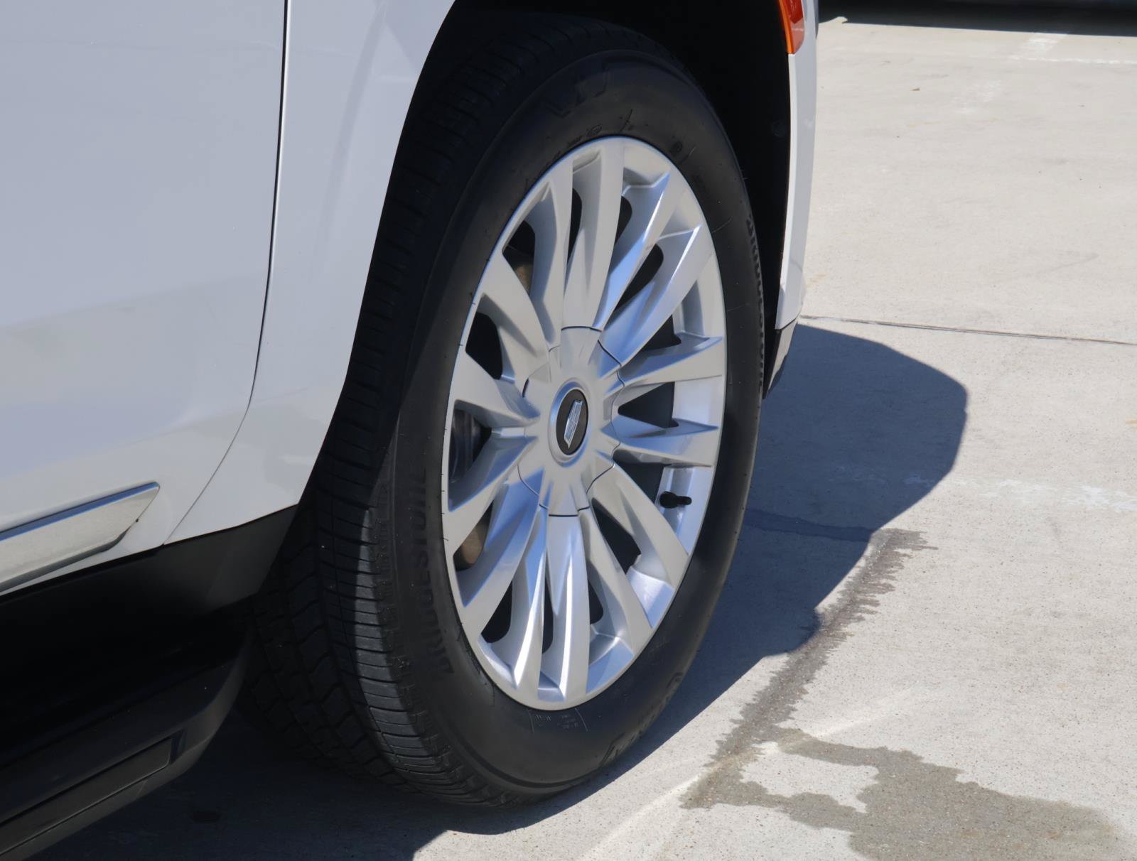 Certified 2024 Cadillac Escalade Luxury RWD image 12