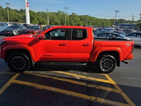 Used 2024 Toyota Tacoma TRD Sport w/ TRD Sport Upgrade Package AWD/4WD image 8