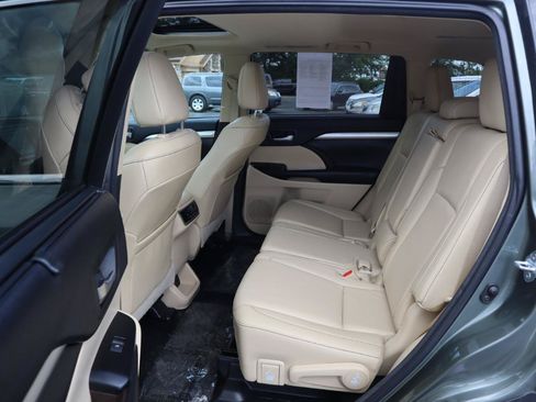 Used 2016 Toyota Highlander XLE AWD/4WD image 16