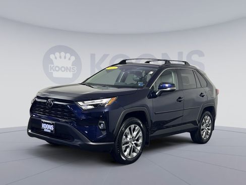Used 2025 Toyota RAV4 XLE Premium w/ Weather Package AWD/4WD image 5