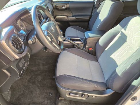 Used 2021 Toyota Tacoma TRD Off-Road w/ Technology Package image 12