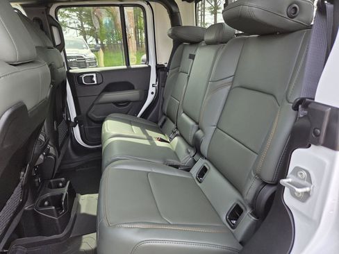 New 2026 Jeep Gladiator Mojave image 16