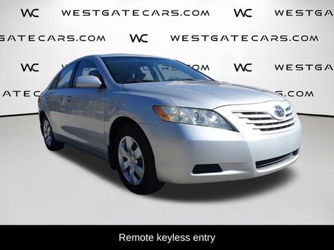 Used 2009 Toyota Camry LE image 2
