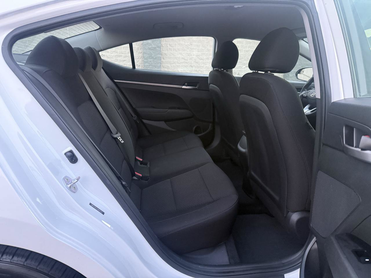 Used 2020 Hyundai Elantra SE w/ Cargo Package (C1) FWD image 14