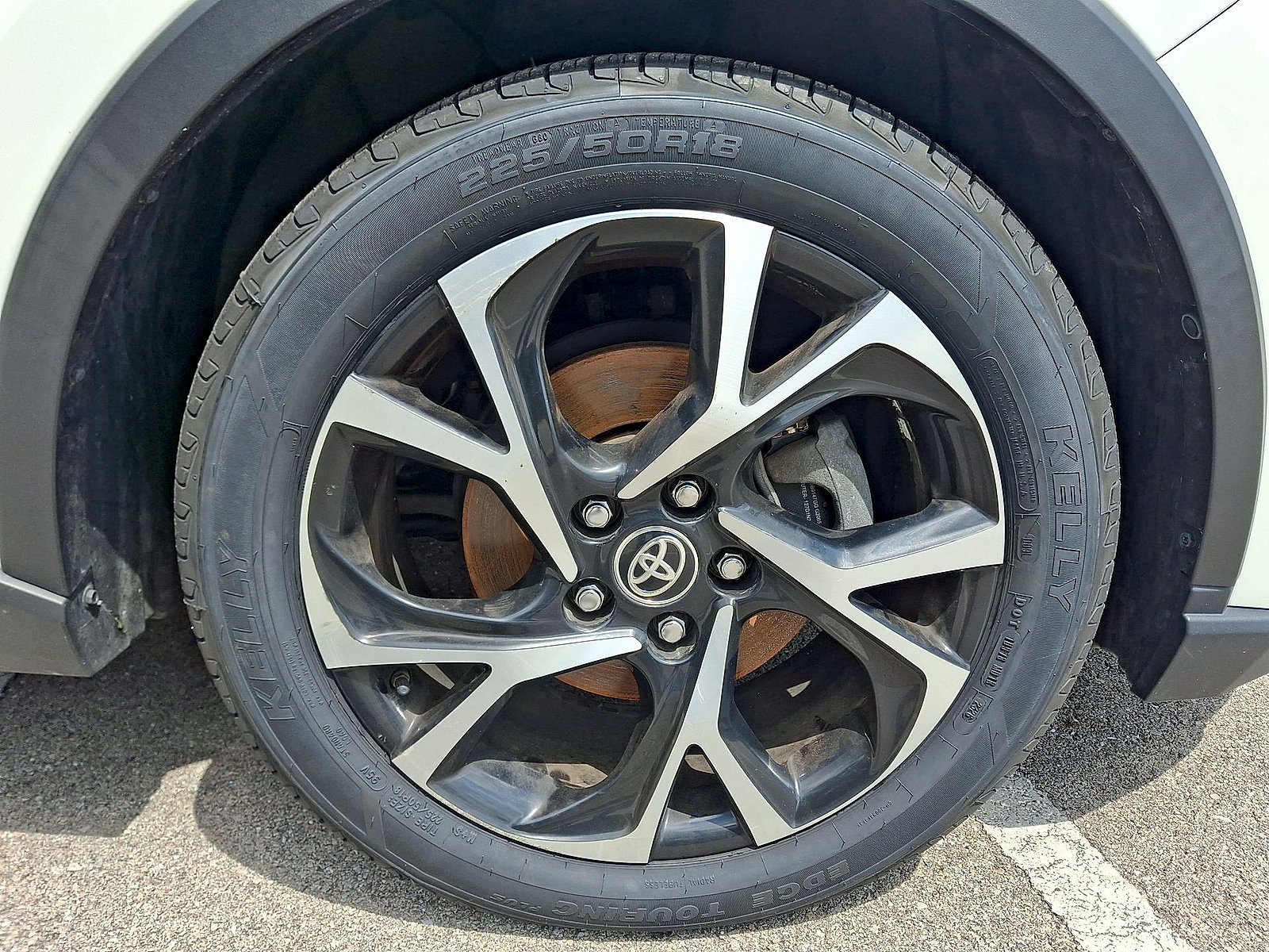 Used 2021 Toyota C-HR XLE FWD image 27