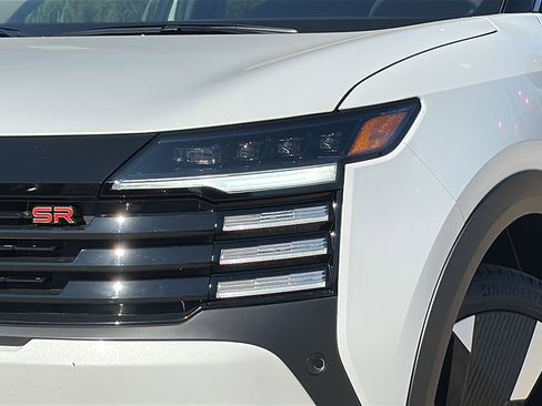 New 2026 Nissan Kicks SR image 4