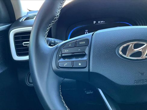 Certified 2025 Hyundai Venue Limited image 41