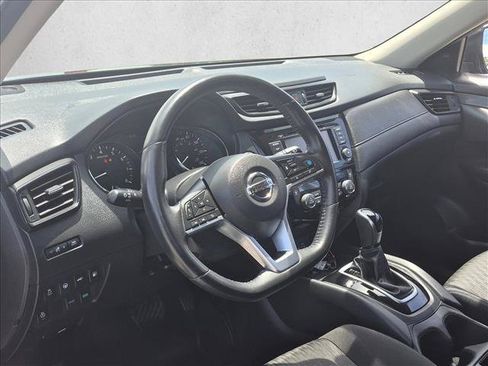 Used 2019 Nissan Rogue SV w/ Premium Package FWD image 7