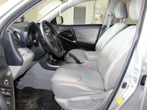 Used 2011 Toyota RAV4 2WD w/ Base L4 Extra Value Pkg image 8