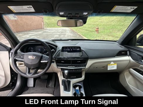 Used 2025 Cadillac CT4 Premium Luxury image 27