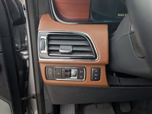Used 2022 Lincoln Navigator Reserve AWD/4WD image 11