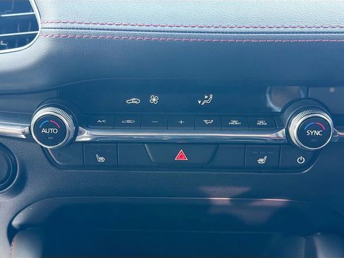 Used 2024 MAZDA MAZDA3 s image 32