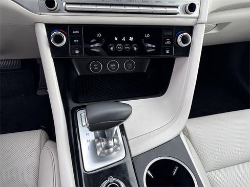 Used 2025 Genesis G70 2.5T image 26