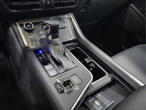 Used 2025 Lexus GX 550 w/ Cold Area Package AWD/4WD image 19