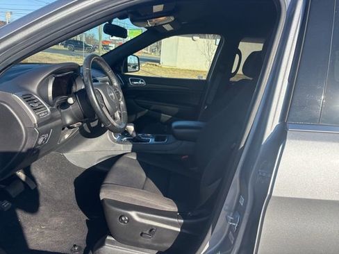 Used 2020 Jeep Grand Cherokee Laredo image 20