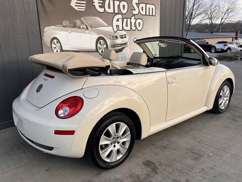 Used 2010 Volkswagen Beetle Convertible image 4