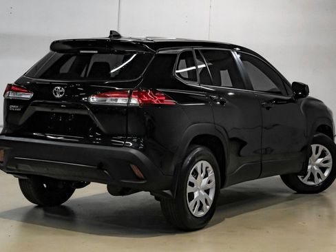 Used 2025 Toyota Corolla Cross L image 10