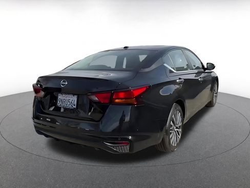 Used 2025 Nissan Altima 2.5 SV image 14
