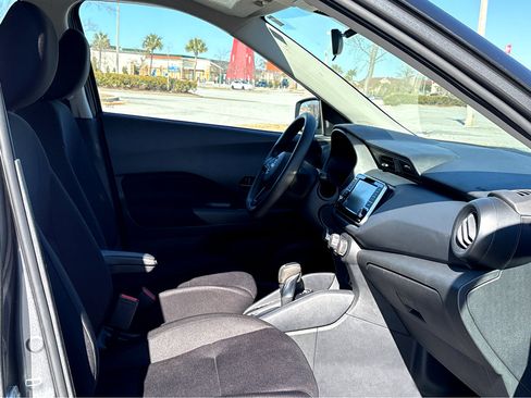 Used 2023 Nissan Kicks S image 9