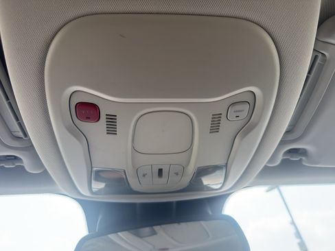Used 2017 Jeep Renegade Latitude AWD/4WD image 23