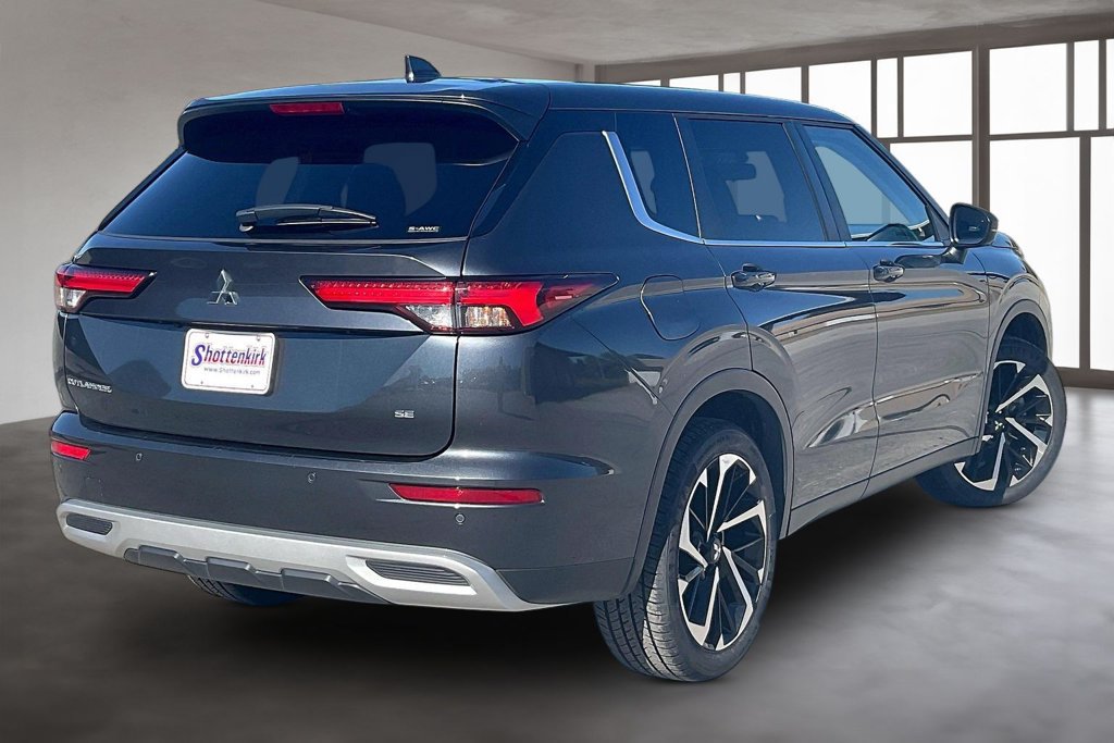 Used 2024 Mitsubishi Outlander AWD image 6