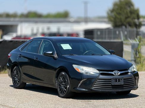 Used 2016 Toyota Camry LE FWD image 1