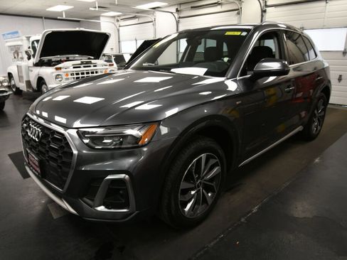 Used 2023 Audi Q5 2.0T Premium w/ Convenience Package AWD/4WD image 4