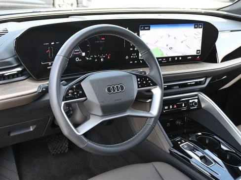 Certified 2025 Audi Q5 Premium w/ Convenience Package image 15