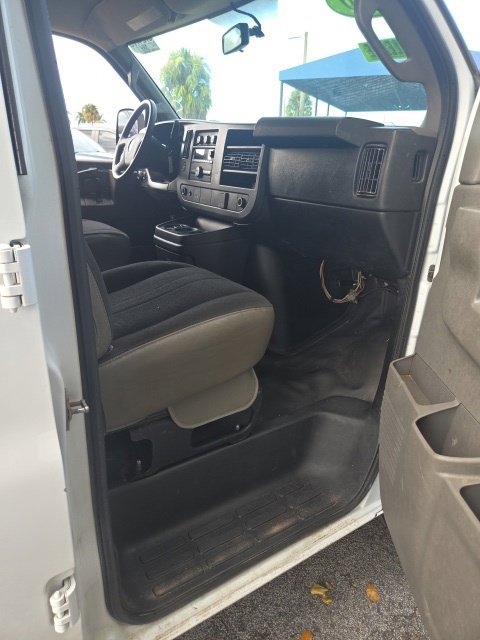 Used 2020 GMC Savana 2500 w/ Driver Convenience Package RWD image 18