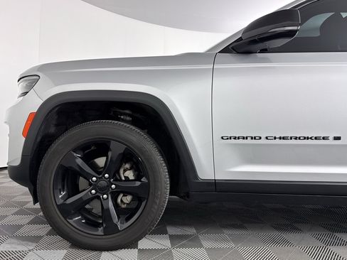 Used 2024 Jeep Grand Cherokee Altitude AWD/4WD image 22