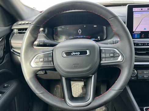 Used 2025 Jeep Compass Trailhawk w/ Trailhawk Elite Group AWD/4WD image 28