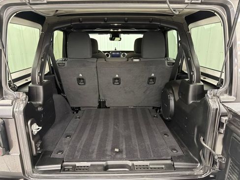 Used 2021 Jeep Wrangler Unlimited Sahara AWD/4WD image 8