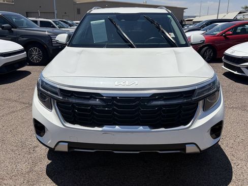 Certified 2024 Kia Seltos EX FWD image 3