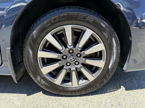 Used 2019 Toyota Sienna LE AWD/4WD image 11