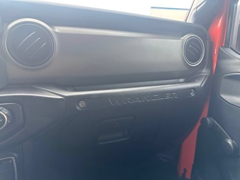 Used 2018 Jeep Wrangler Sport AWD/4WD image 22