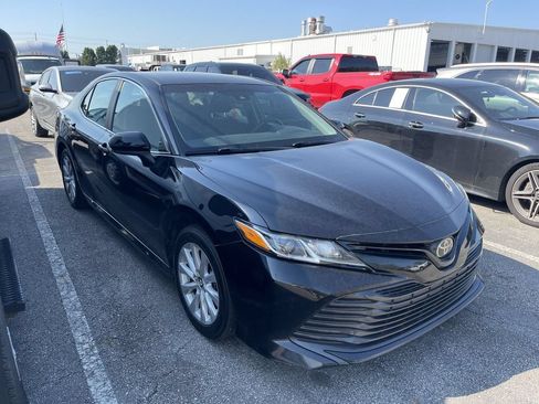 Used 2019 Toyota Camry LE FWD image 13