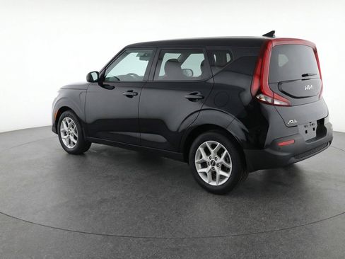 Used 2025 Kia Soul LX w/ LX Technology Package FWD image 6