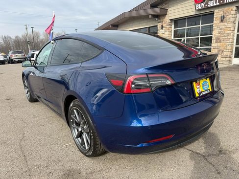 Used 2022 Tesla Model 3 Standard Range image 2