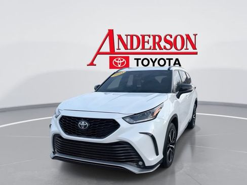 Used 2021 Toyota Highlander XSE FWD image 1