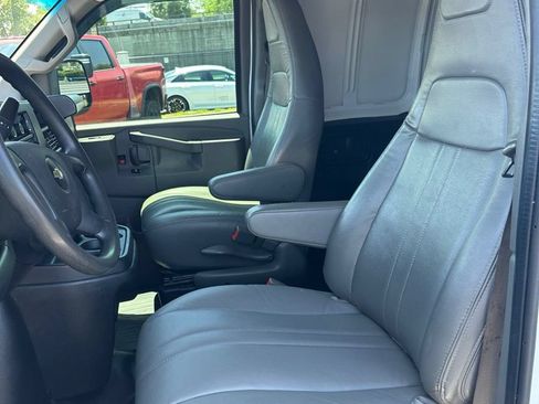Used 2022 Chevrolet Express 2500 Extended RWD image 17