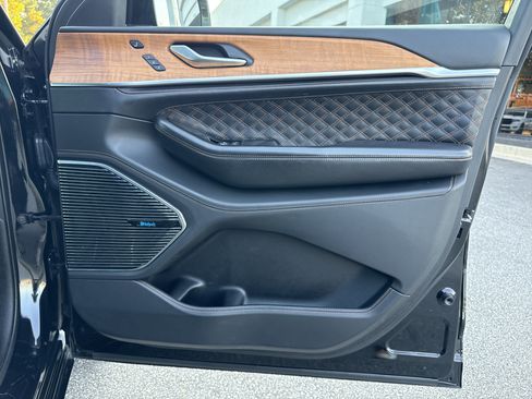 Used 2022 Jeep Grand Cherokee Summit image 16