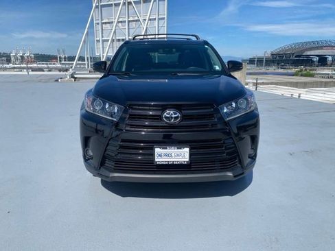 Used 2019 Toyota Highlander SE AWD/4WD image 3