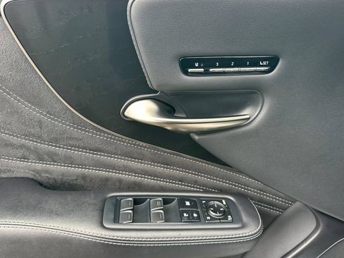 Used 2023 Lexus LS 500 w/ Accessory Package (Z1) RWD image 11