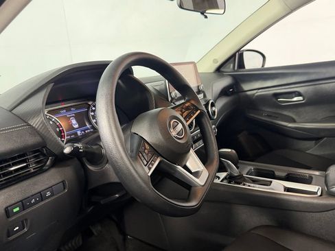 Used 2025 Nissan Sentra SV FWD image 18