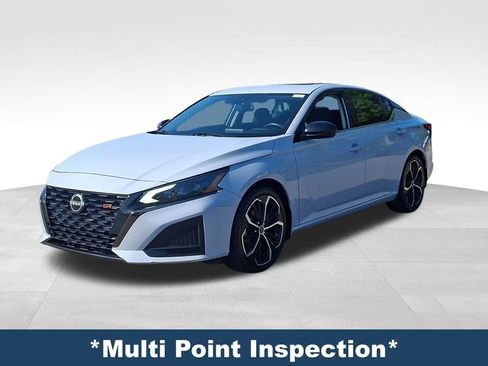 Used 2023 Nissan Altima 2.5 SR FWD image 4