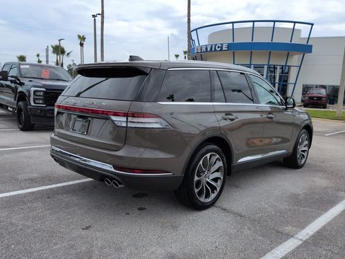 Certified 2026 Lincoln Aviator Reserve AWD/4WD image 4
