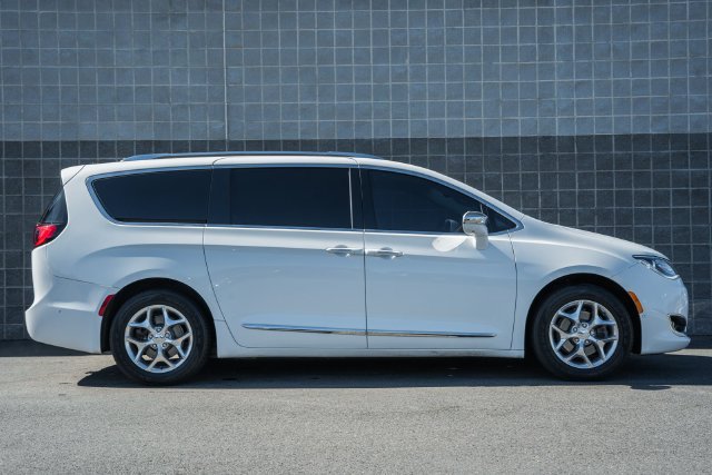 Used 2019 Chrysler Pacifica Limited FWD image 4