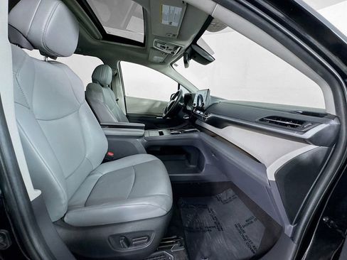 Used 2024 Toyota Sienna XLE image 31