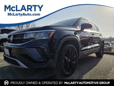 Used 2023 Volkswagen Taos SE image 1