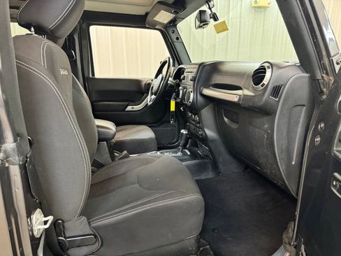 Used 2018 Jeep Wrangler Sahara AWD/4WD image 16